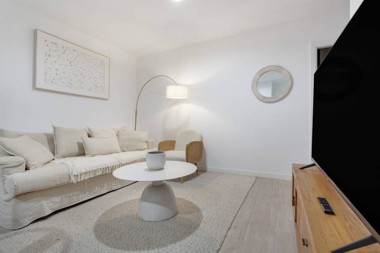 Apartment with grill & patio | Sea view — photo 3