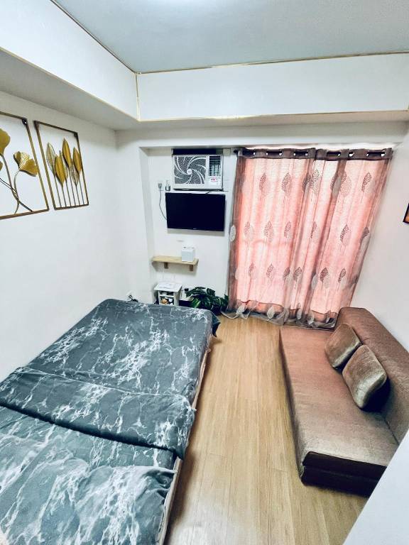Beautiful vacation home with BBQ, yard & pool | Pets allowed in Quezon City