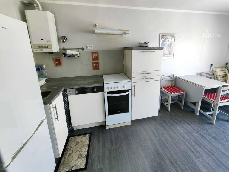 Charming renovated T3 for 6, beachfront with private parking — photo 4