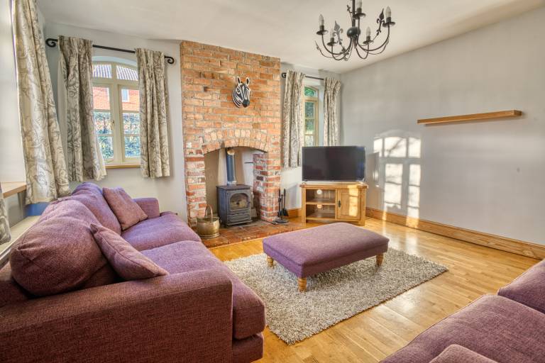 Family home in the countryside Pass the Keys