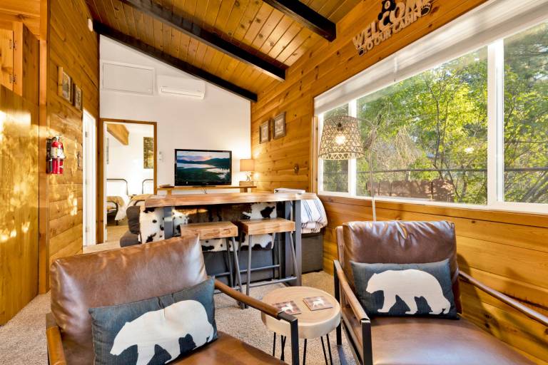 Orchard Family Cabin Near Historic Big Bear Village Walk to Marina — photo 2