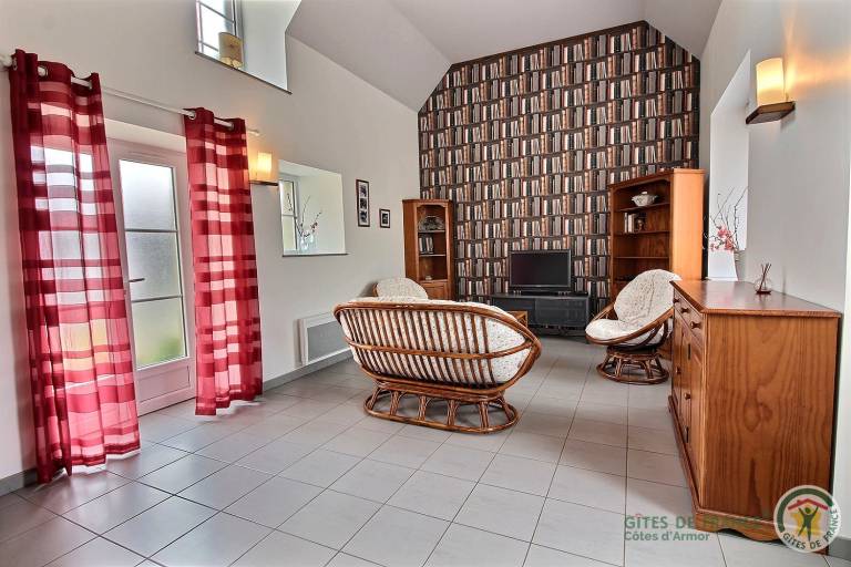 Gite with yard & patio — photo 3