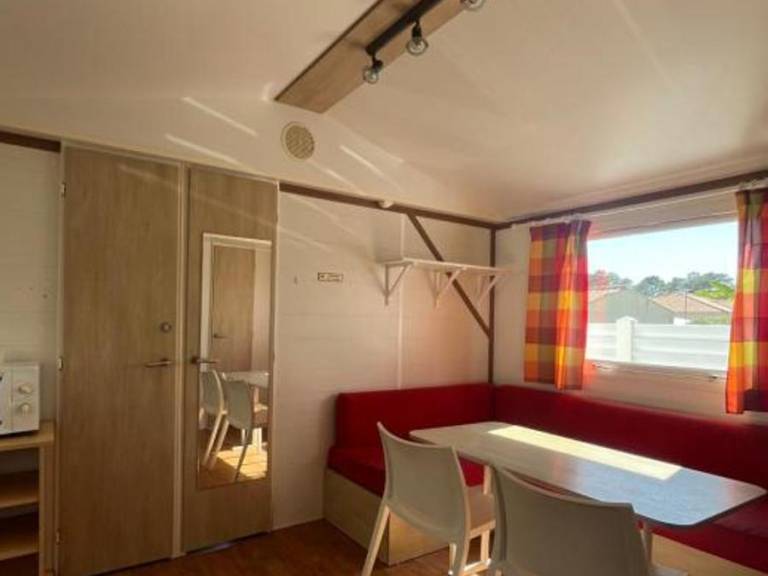 Family-oriented mobile home with terrace & heated pool | Pet-friendly — photo 5