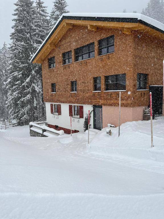Ferienwohnung in Schröcken für max. 10 Personen Ferienwohnung in Schröcken für max. 10 Personen