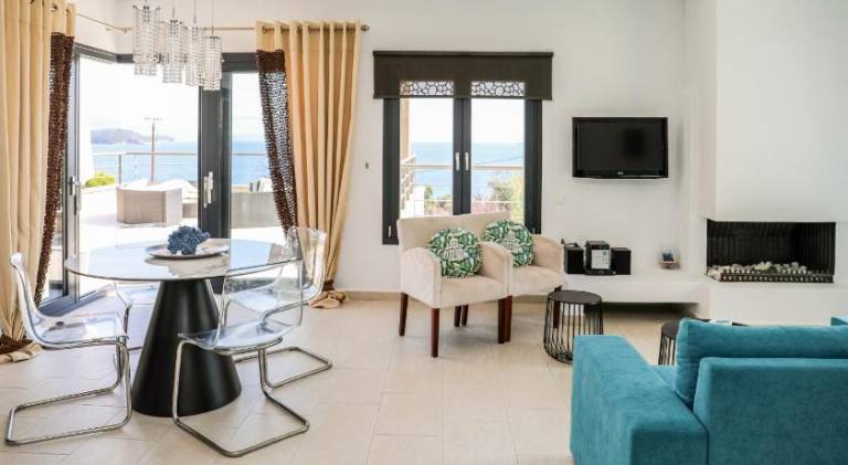 Child-friendly beautiful villa with patio, garden & pool | Next to the beach | Dogs allowed — photo 2