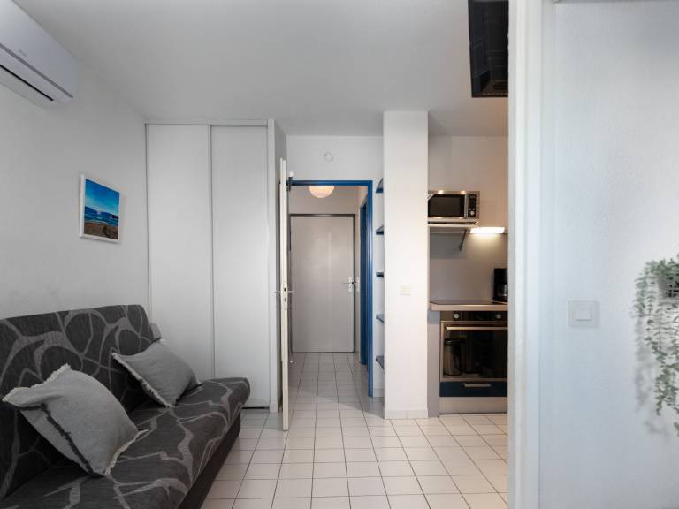 Apartment with yard, pool & terrace — photo 5