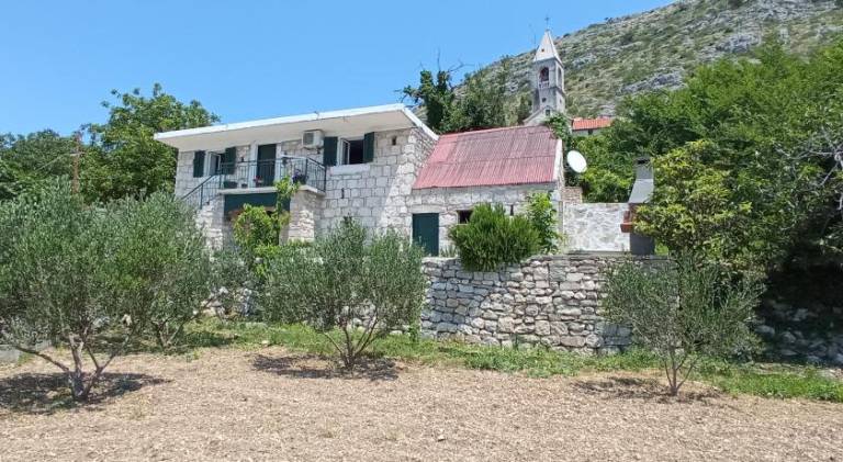 Villa with 2 rooms for 5 persons in Podstrana