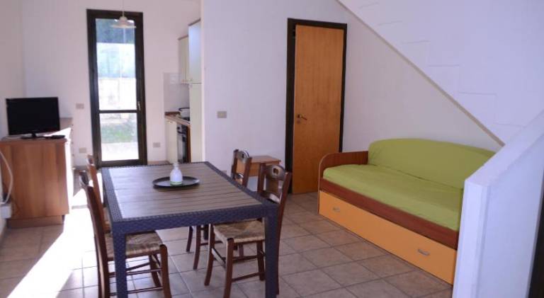 Serviced apartment with barbecue, yard & pool — photo 3