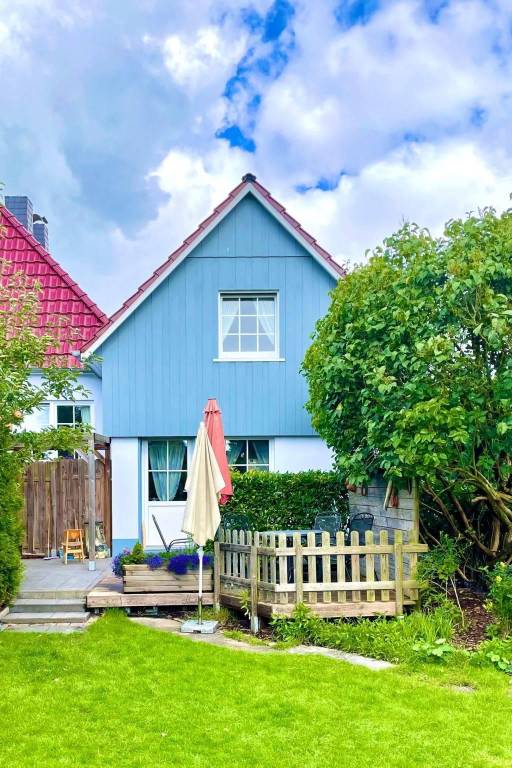 Vacation home with terrace, barbecue & yard — photo 2
