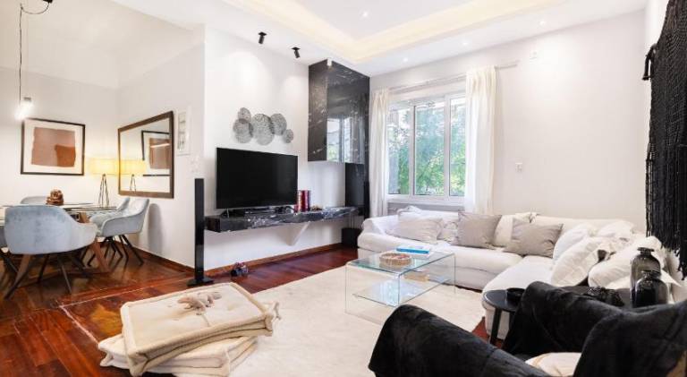 Nice apartment with terrace | Next to Syntagma Square | Pet-friendly in Athens