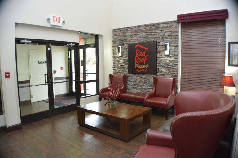 Red Roof PLUS & Suites Chattanooga - Downtown — photo 2