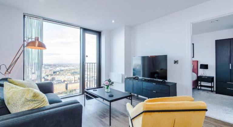 Apartment with pool in Manchester