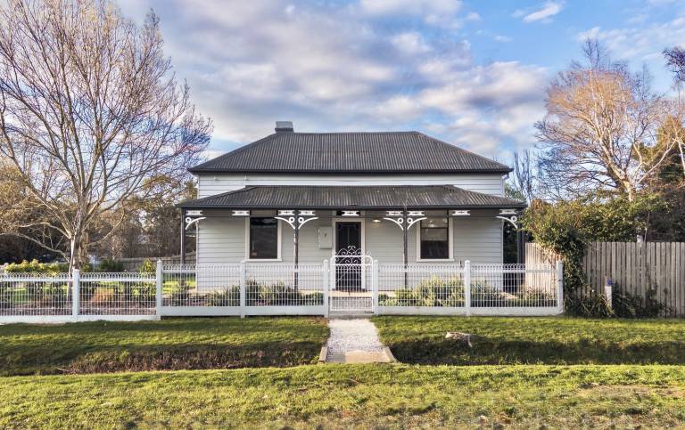 House Hepburn Springs