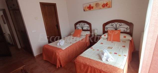 Casa Rural ∙ 6 Habitaciones ∙ 2 Huéspedes - Aragón