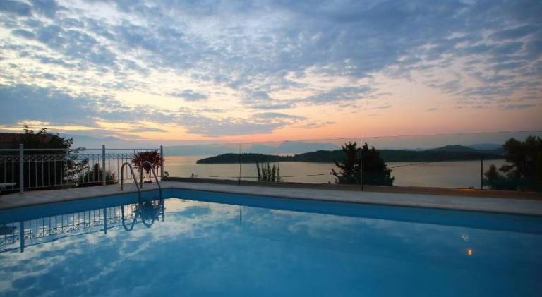 Big villa with pool | Pets are welcome in Lefkada