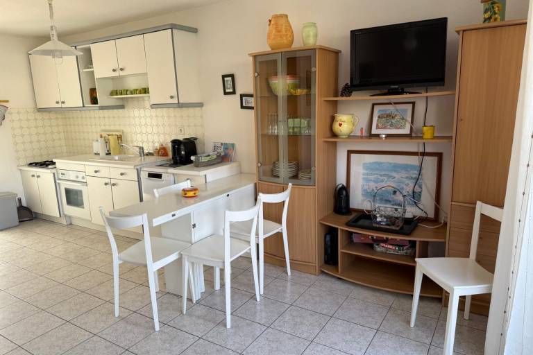 Vacation home with yard & terrace — photo 3