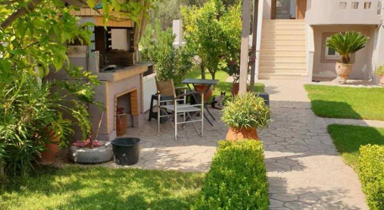 Villa with garden & patio — photo 3