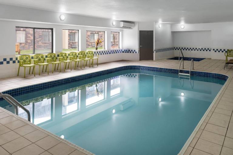 Travelodge by Wyndham Fargo West Acres — photo 3