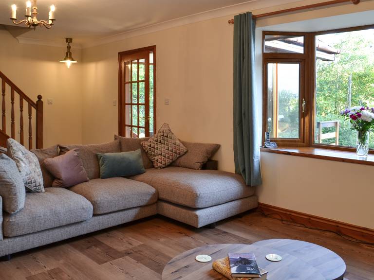 Family-oriented cottage with yard | Water view | Pets allowed — photo 5
