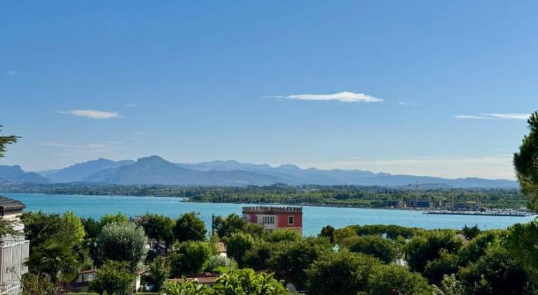 Lovely holiday apartment with pool | Next to the beach | Pets are welcome in Pozzolengo