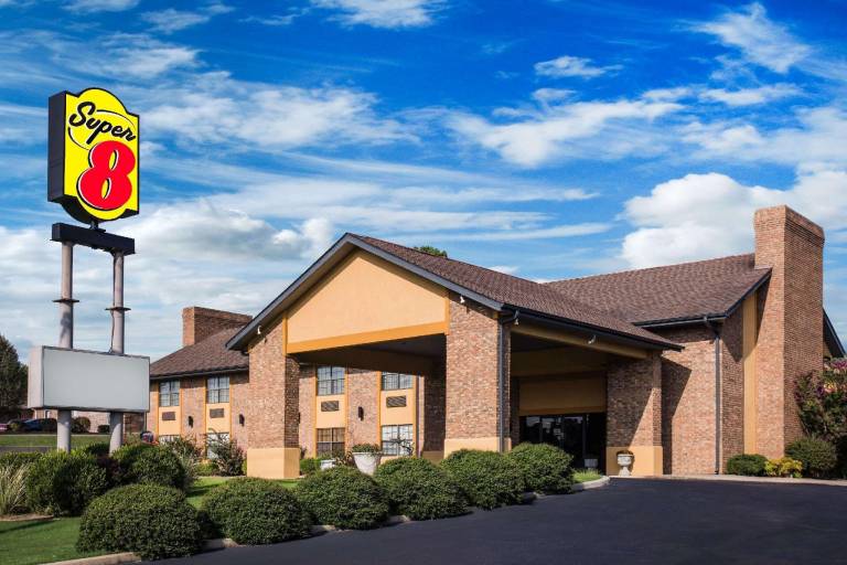Super 8 By Wyndham Paragould in Paragould, AR