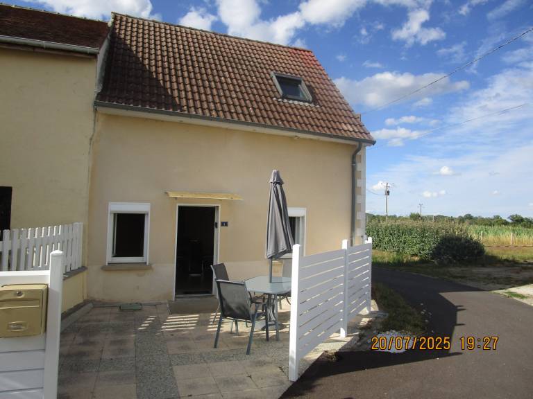 Vacation home with garden, terrace & fast internet | Garden view | Perfect for remote work in Montargis