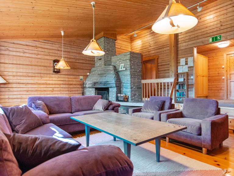 Vacation home with sauna & patio — photo 3