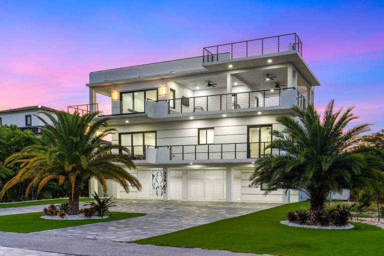 Ocean Muse Lux Waterfront Escape Pool Dock — photo 3