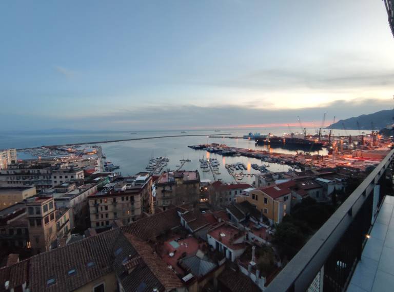 Apartment with hot tub & terrace | City view — photo 2