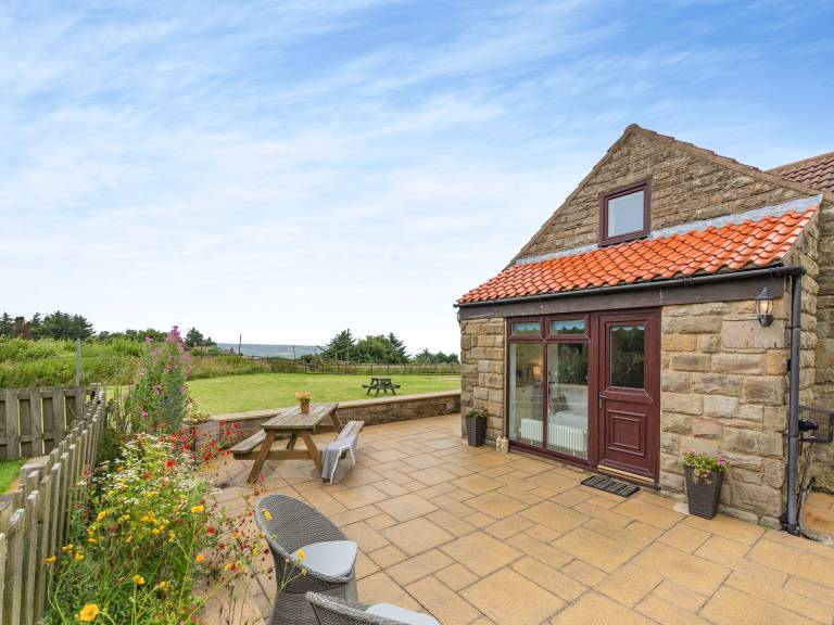 Family-oriented cottage with garden | Water view | Dogs allowed in Scarborough