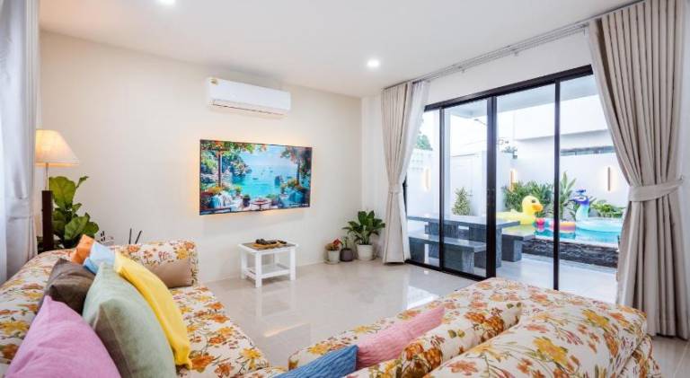 Spacious villa with pool | Pets allowed — photo 2