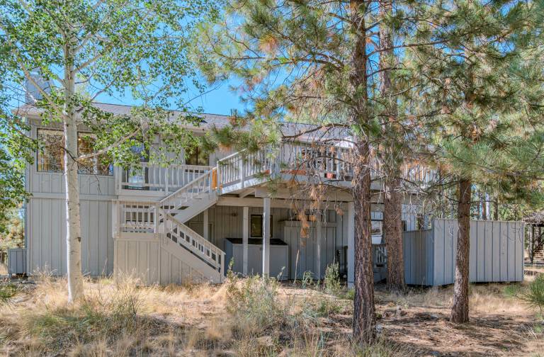 Family-oriented house with fast internet, barbeque & jacuzzi | Mountain view | Pets allowed — photo 3