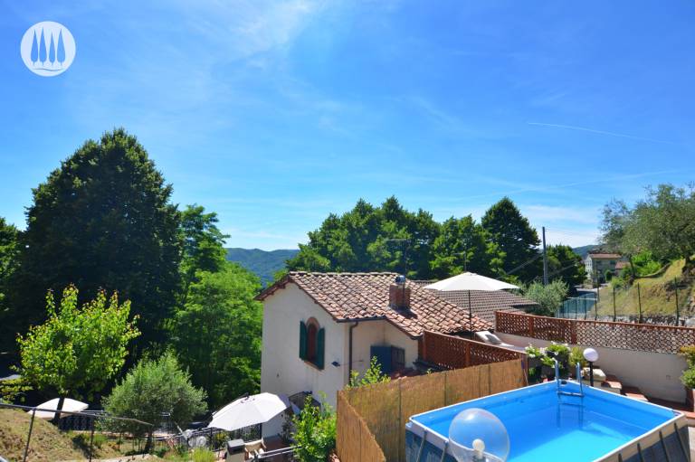Vacation home with BBQ, terrace & private pool | Garden view — photo 2
