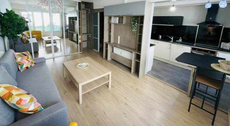 Apartment with patio | Next to Sainte Jeanne d'Arc Church | Suitable for remote work | Pets are welcome — photo 2