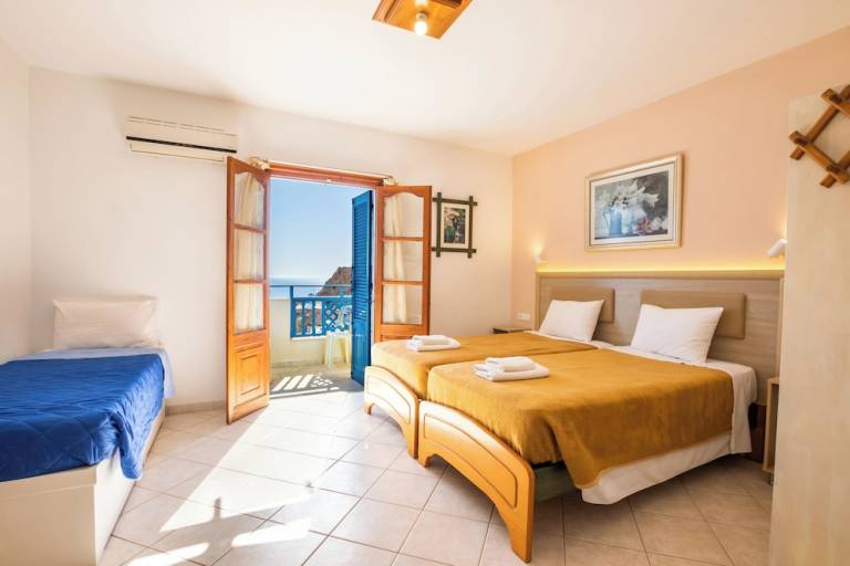 Aparthotel Finiki
