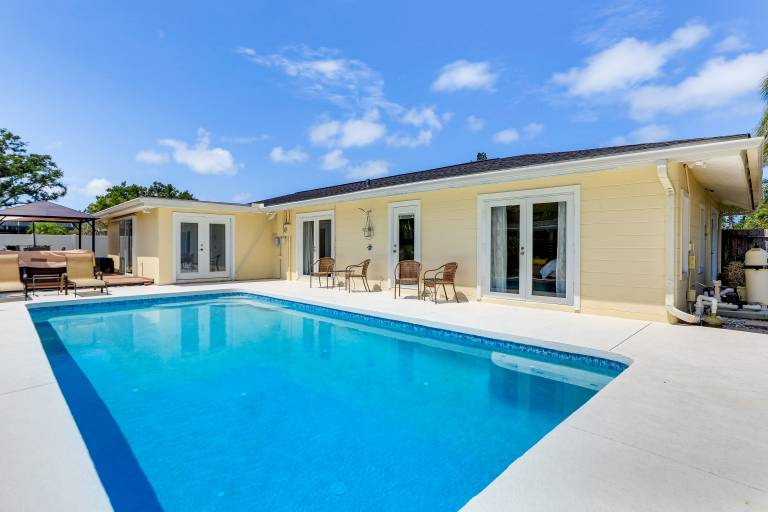 Private Pool & Patio Sarasota Oasis Near Downtown