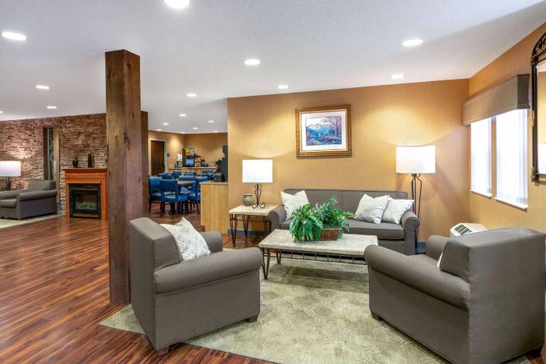 Microtel Inn & Suites by Wyndham Raton — photo 3