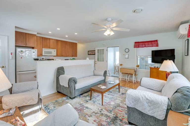 Unbeatable Downtown Location Bar Harbor Apt