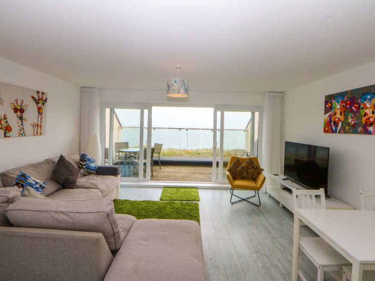 Family-oriented beautiful cottage with yard | Beach view | Pet-friendly — photo 3