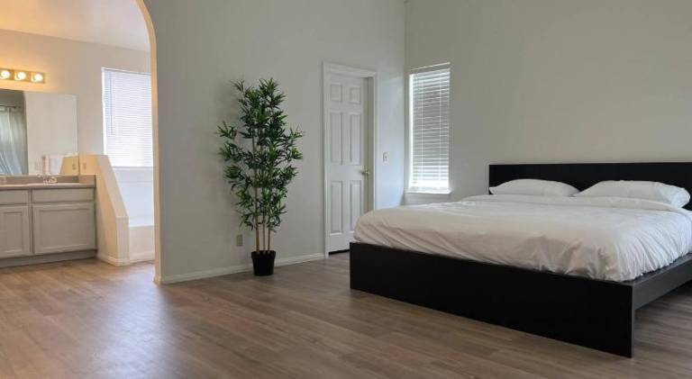 Extended Stay 3 or 4 Beds Cozy Smart Home Living — photo 2