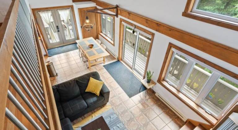 Lovely house with patio, barbeque & yard | Pet-friendly — photo 3