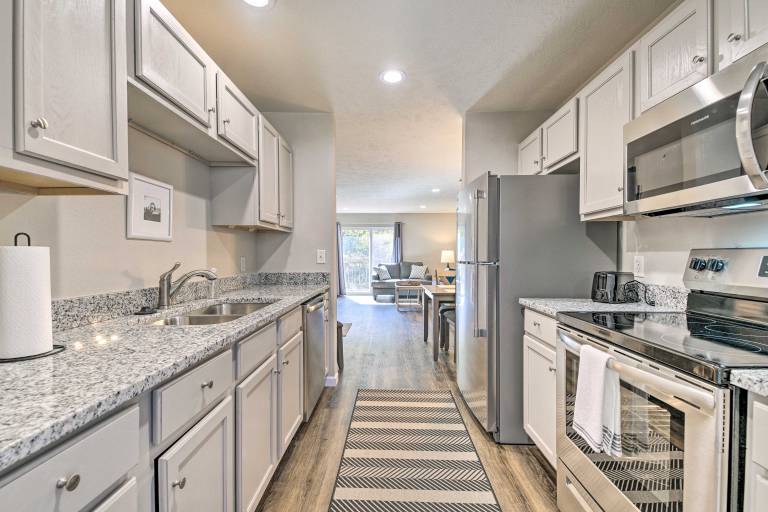 Branson Condo w/ Balcony: Near Silver Dollar City — photo 2