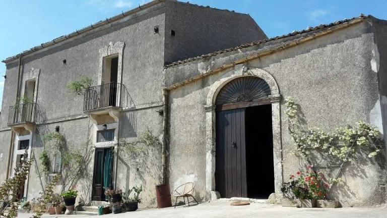 Contrada Canalisi - Agriturismo con stile unico rilassato: Accogliente Fattoria con Giardino e Spazio Esterno — photo 2
