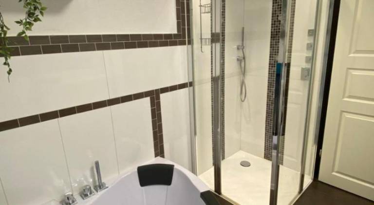House with hot tub | Pets allowed — photo 4
