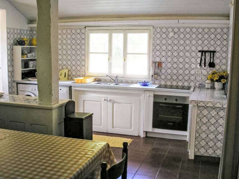 House with patio — photo 4