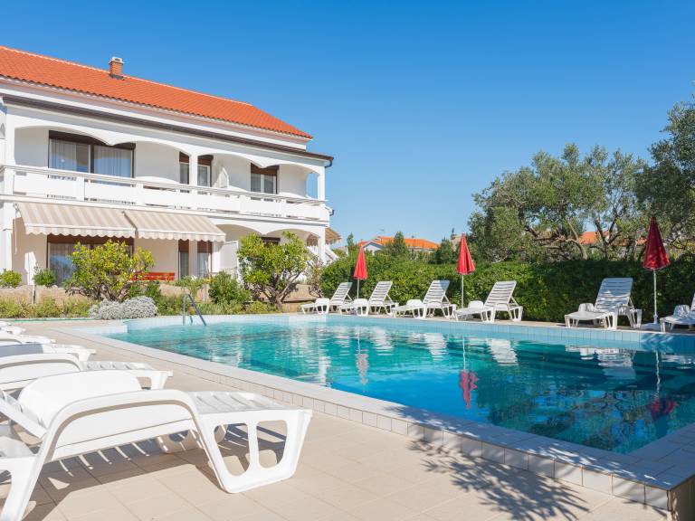 Charming apartment with terrace, pool & BBQ | Pet-friendly — photo 2