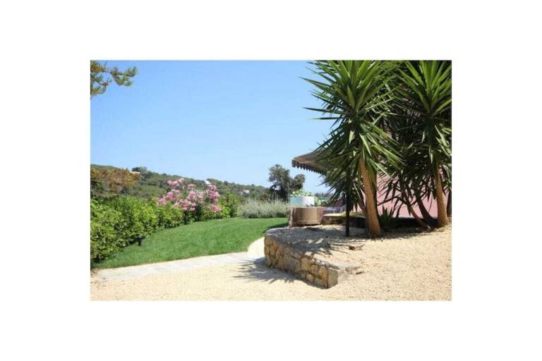 Lovely vacation home with yard, patio & BBQ | Beach nearby | Pets are welcome — photo 4