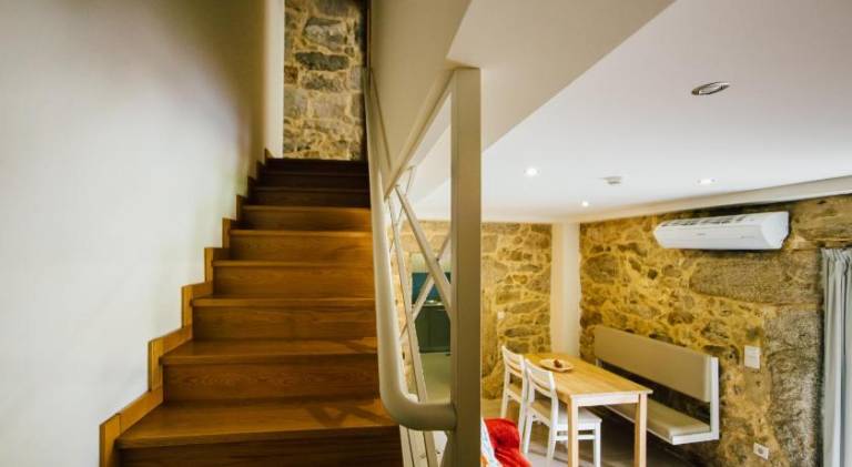 Serviced apartment with patio, pool & barbeque — photo 3
