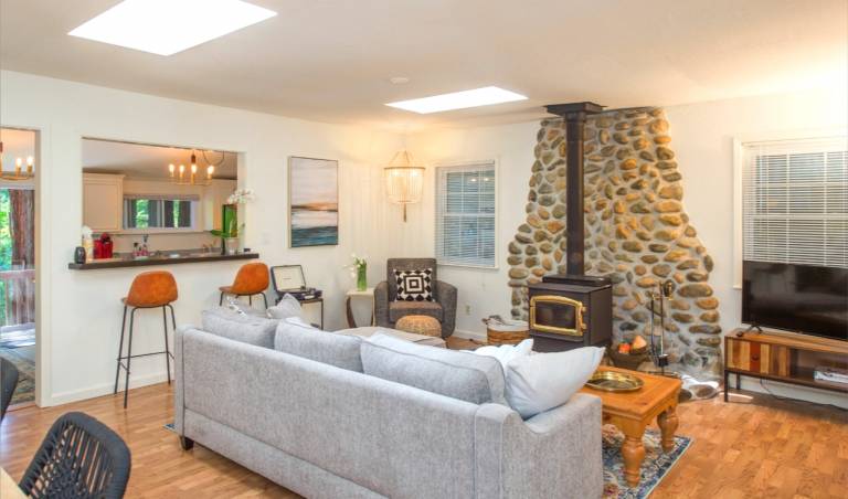 Family-oriented big house with patio, fast internet & grill | Good for workation | Pets are welcome — photo 2