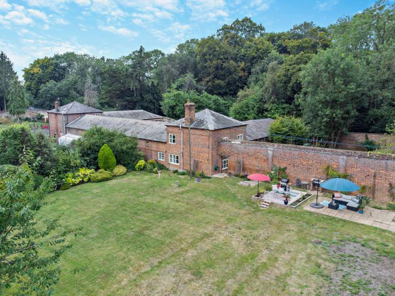 Cottage Tring